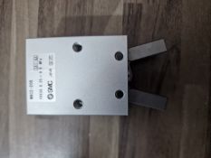 SMC MHC2-20S 2-Finger Double-Action Pneumatic Angular Gripper