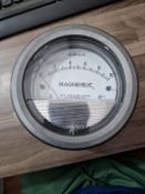 Dwyer Magnehelic Series 2000 Differential Pressure Gauge Brand New