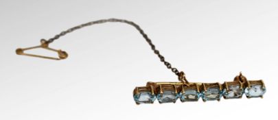 Edwardian 14ct Gold & Aquamarine Bar Brooch