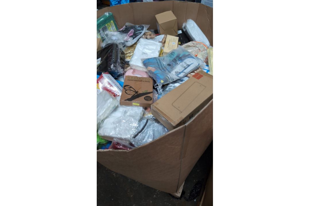1 x Major Retail Pallet | Typically 500-1000 Items Per Pallet | Ranging Up To £20 RRP - Aprx £50... - Image 2 of 12
