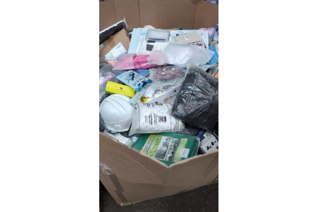 1 x Major Retail Pallet | Typically 500-1000 Items Per Pallet | Ranging Up To £20 RRP - Aprx £50... - Image 4 of 12