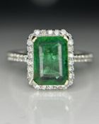 Beautiful 2.67ct Natural Columbian Emerald With Natural Diamonds & 18k Gold