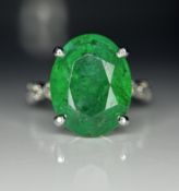 Beautiful 7.43ct Natural Emerald With Natural Diamonds & 18k Gold