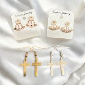 50 x Assorted Pairs of Earrings L11a