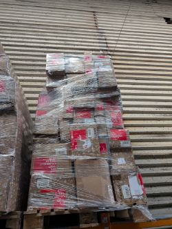 6FT PALLET OF XMAS TREE RETURNS