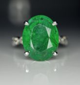 Beautiful 7.43ct Natural Emerald With Natural Diamonds & 18k Gold