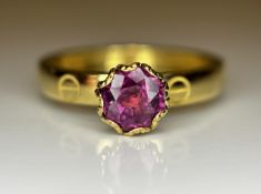Beautiful 0.90 CT Natural Spinel Ring & 18k Yellow Gold