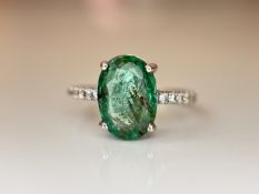 Beautiful Natural Emerald 3.00ct With Natural Diamonds & 18k Gold