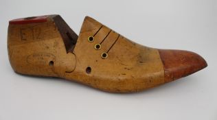 Vintage Wooden Shoe Last by Regis & Lewis Ltd – Size 7F