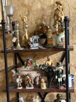 Collection of Porcelain and Pottery Collectables. EST £40
