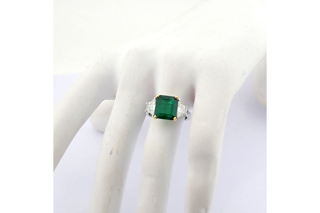Natural Diamond 18K White Gold Ring - Image 3 of 12