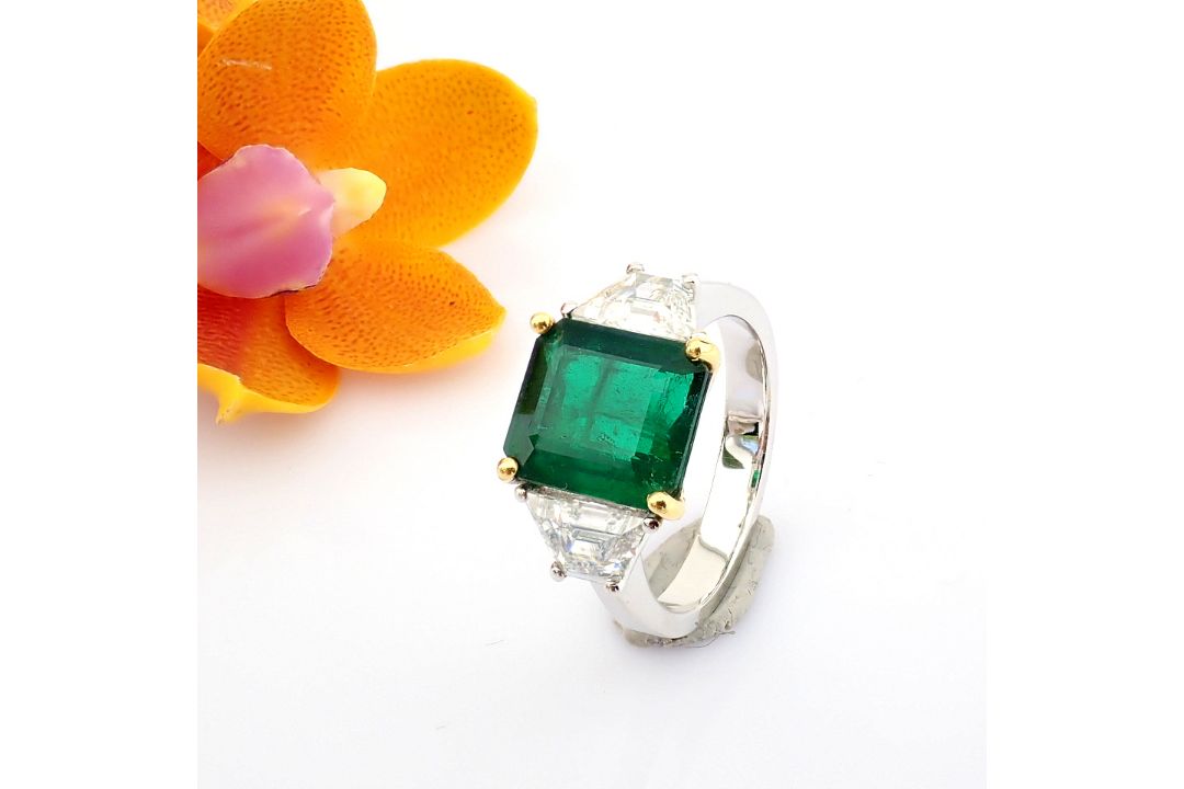 Natural Diamond 18K White Gold Ring - Image 5 of 12