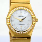 Omega / Constellation - 18K Gold Watch with Diamonds Bezel