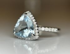 Beautiful 1.86 CT Natural Aquamarine Ring With Natural Diamonds & 18k White Gold
