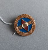 HJ-Siegernadel der Kampfspiele 1942
