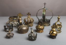 12-teiliges Konvolut von Marienkronen (19./20. Jh.)