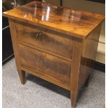 Kleine kubische Kommode (Biedermeier, 19. Jh.)