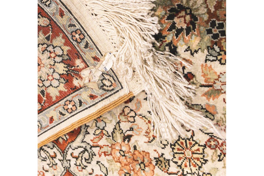 Seidenteppich (wohl Isfahan, Persien, 20. Jh.) - Bild 2 aus 2