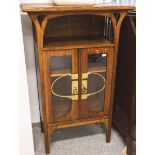 Kleiner Beistellschrank (Jugendstil, um 1900)