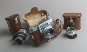 3-teiliges Konvolut von Fotoapparat, Objektiv u. Zubehör (Voigtländer)