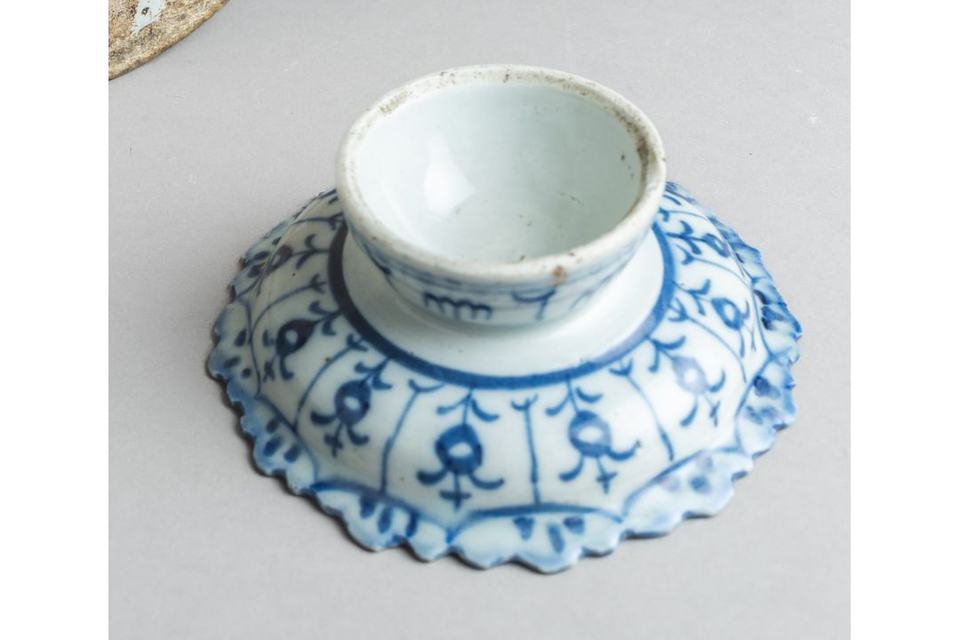 3-teiliges Konvolut chinesischer Porzellangefäße (wohl Qing-Dynastie, 17./18. Jh.) - Bild 2 aus 2