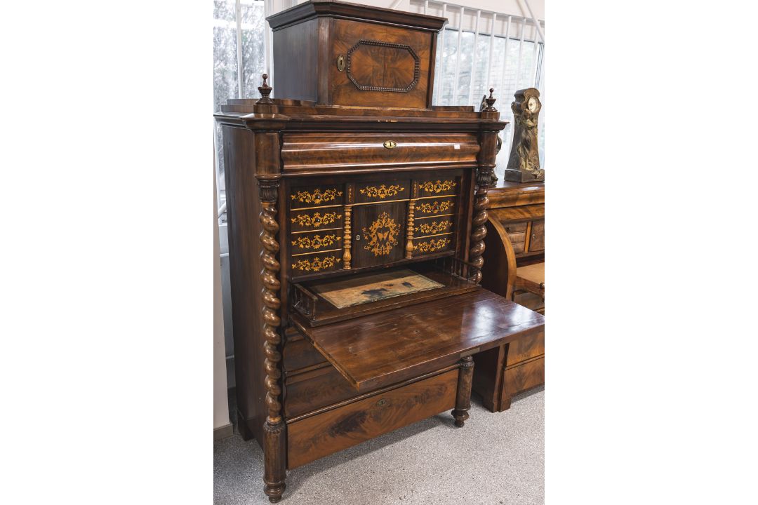 Schreibschrank (wohl Nord-Deutschland o. Berlin, Spät-Biedermeier, um 1850/1860er Jahre) - Bild 1 aus 4