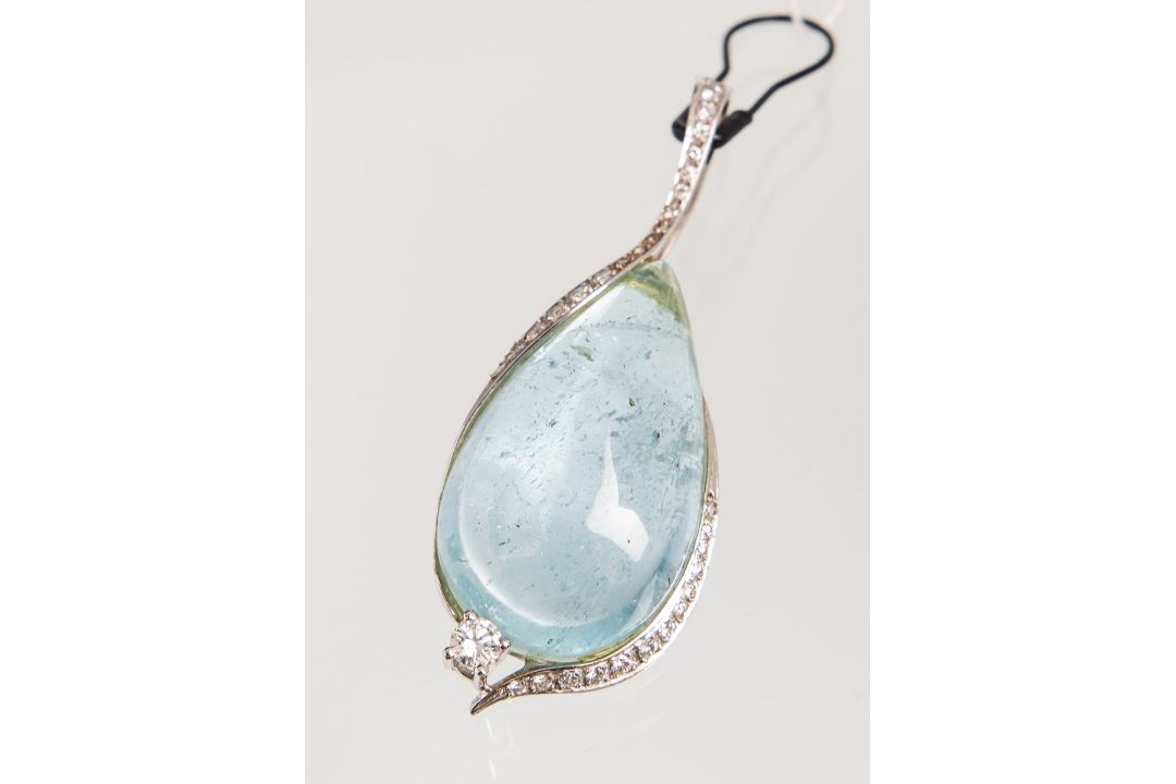 Anhänger mit Aquamarin und Diamantbesatz 750 WG