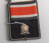 Etui mit Eichenlaub und Schwertern zum Ritterkreuz (Drittes Reich, 2. WK)
