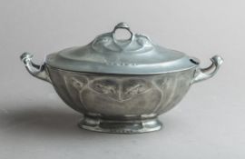 Deckelterrine (Kayserzinn, J. P. Kayser Sohn, Krefeld, um 1900, Jugendstil)