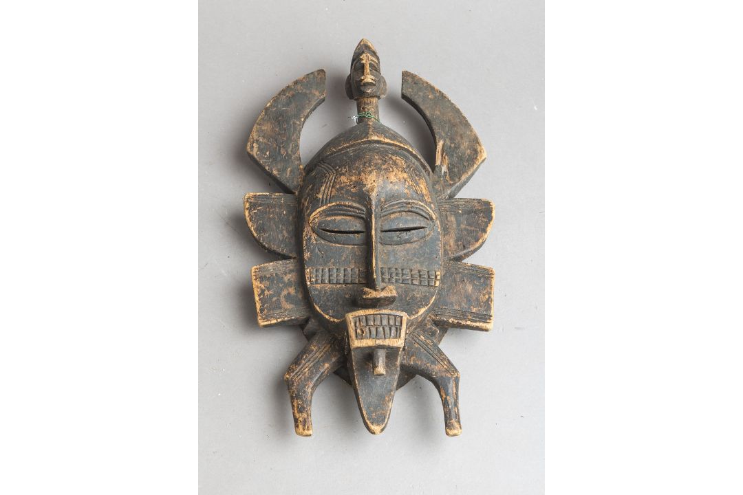 Maske "Kpeliye'e" (Senufo, Elfenbeinküste, Alter unbekannt) - Bild 1 aus 2