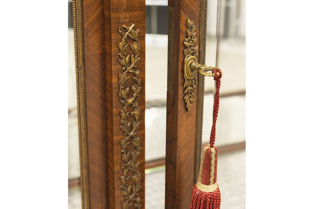 Halbhohe Vitrine (Frankreich, 19. Jh.) - Bild 5 aus 6
