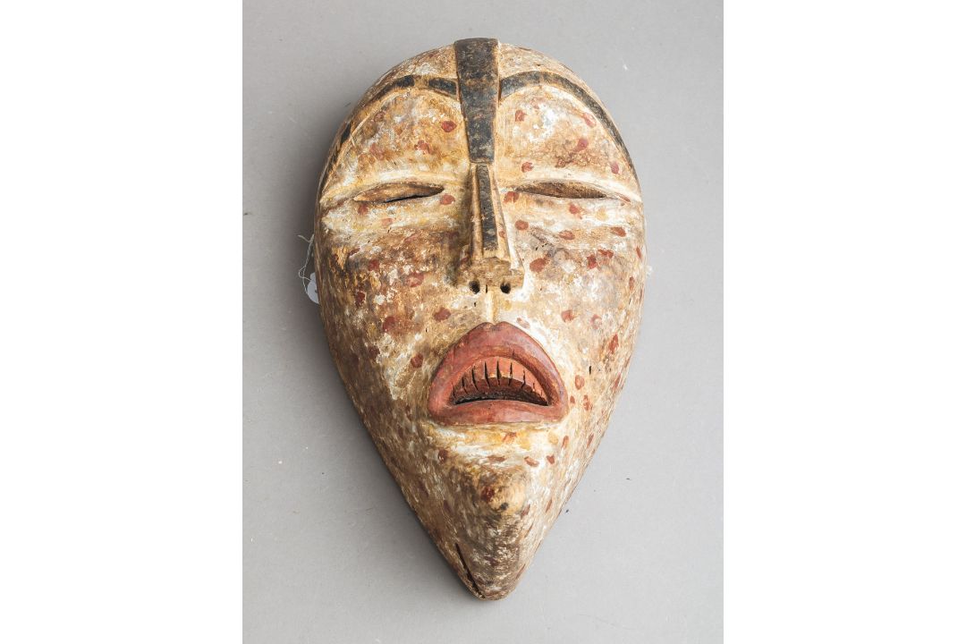 Maske (wohl Nigeria / Gabun, Alter unbekannt) - Bild 1 aus 2