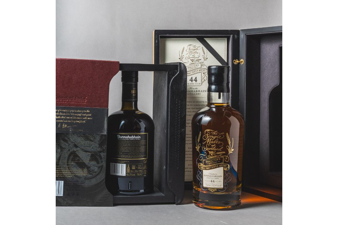 Konvolut mit 2 Flaschen Bunnahabhain - Bild 2 aus 2
