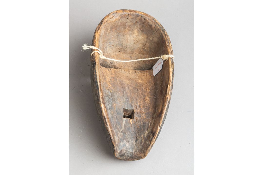 Maske "Kifwebe" (Songye, Demokratische Republik Kongo, Alter unbekannt) - Bild 2 aus 2
