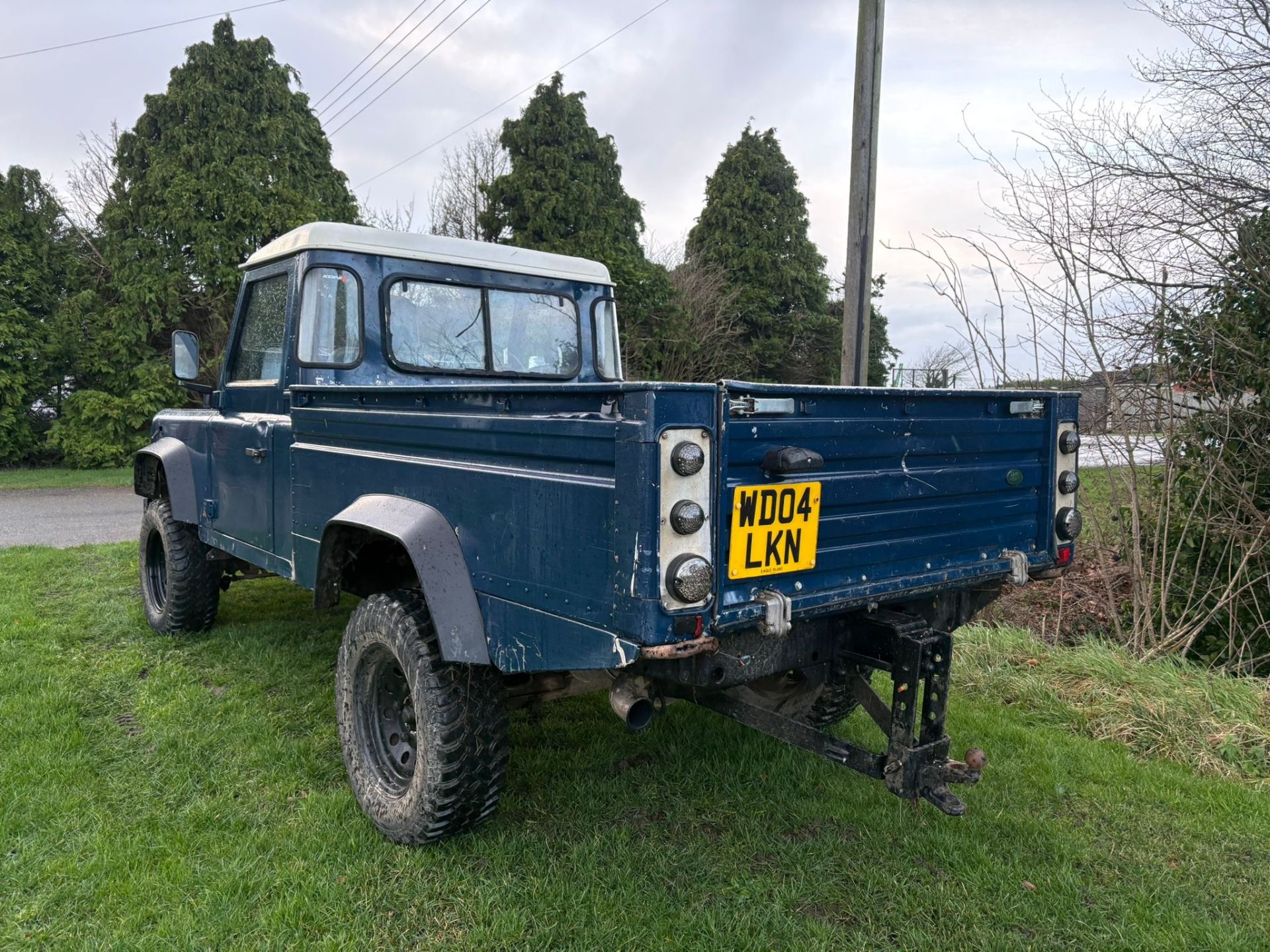 (04) Land Rover Defender 110 pick up, MOT 12/11/26, Reg WD04 LKN, key ...