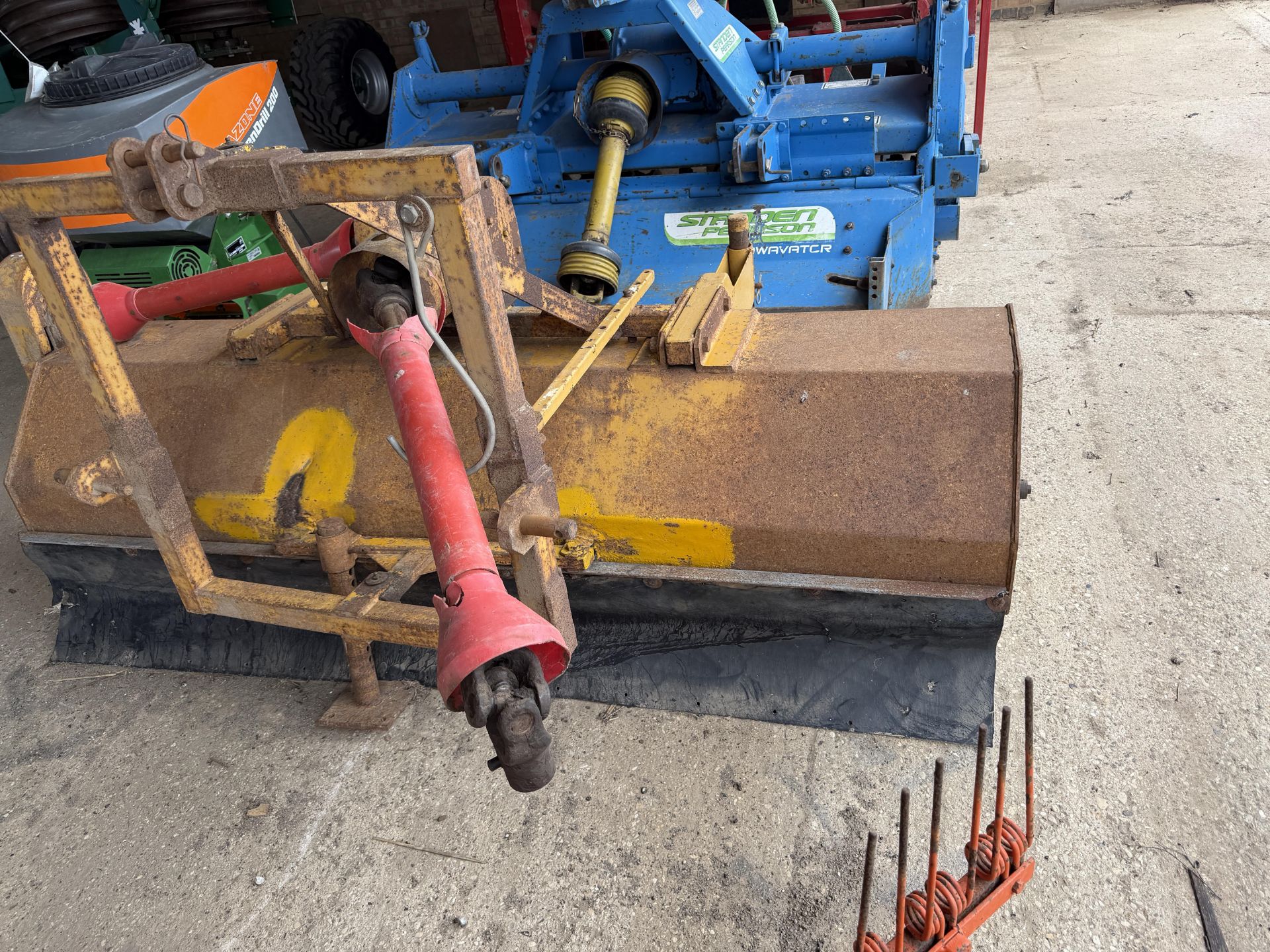 Sturdiluxe 3pt mounted yard brush 2.1m, pto driven, with 540 pto - Image 4 of 5