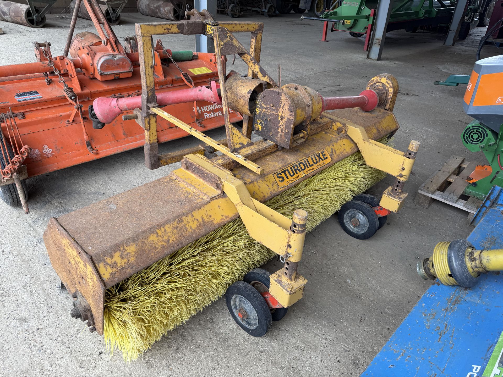 Sturdiluxe 3pt mounted yard brush 2.1m, pto driven, with 540 pto - Image 5 of 5