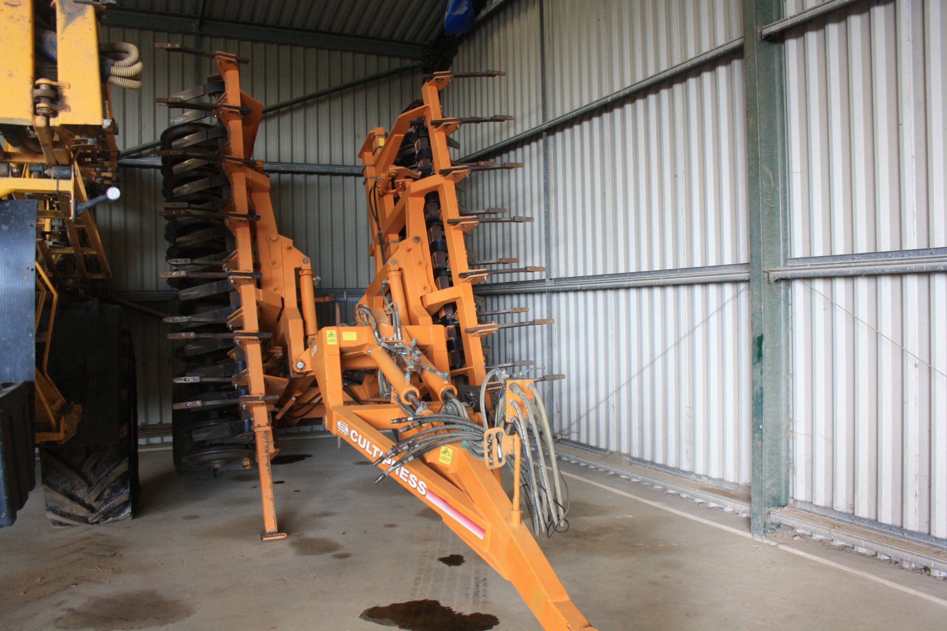 Simba 6.6m Cultipress, hydraulic folding, rigid leading tines, hyd levelling boards & double DD ring - Image 2 of 9