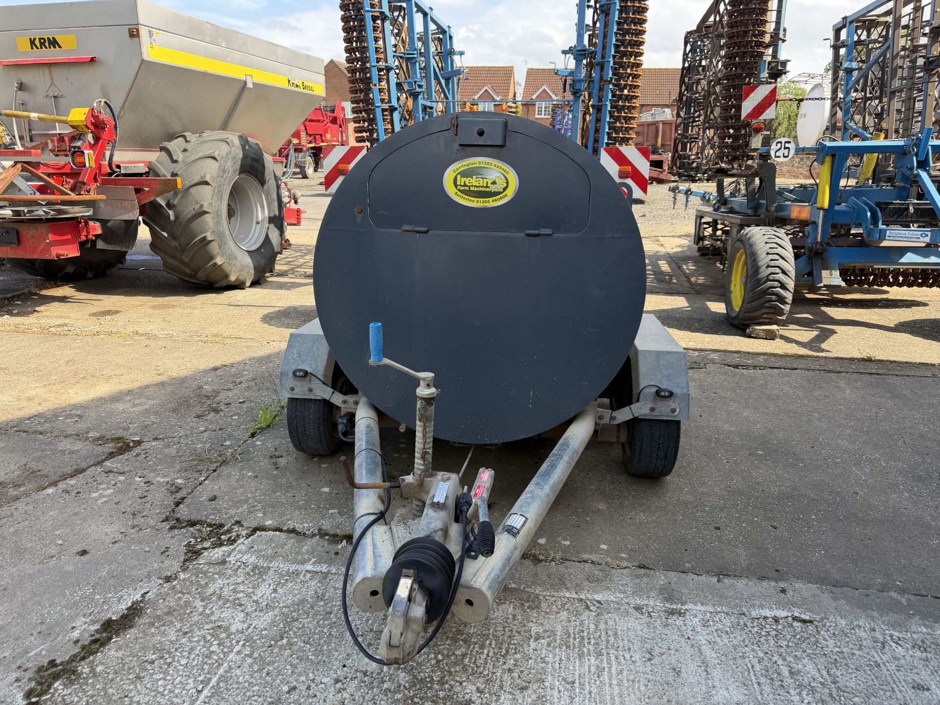 (19) Fuel Proof 1,000L fuel tank, 200L AdBlue towable bowser, electric fuel dispenser, serial no - Image 3 of 5