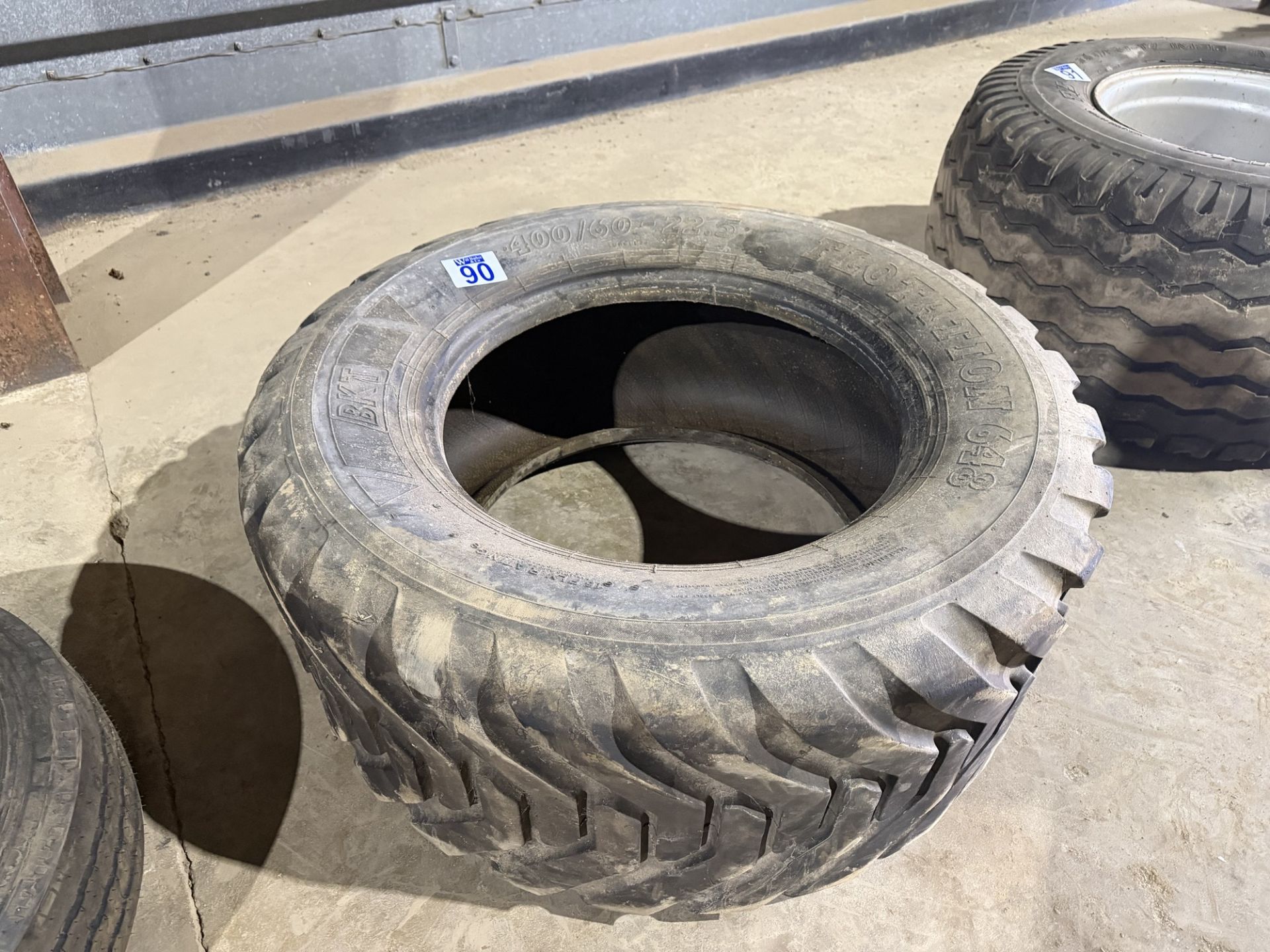 Spare flotation 648 tyres BKT 400/60-22.5