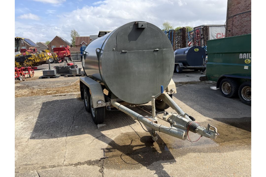 (18) Fuel Proof 2,000L diesel & 200L AdBlue tank, towable fuel bowser, with electric fuel pump, - Image 2 of 5