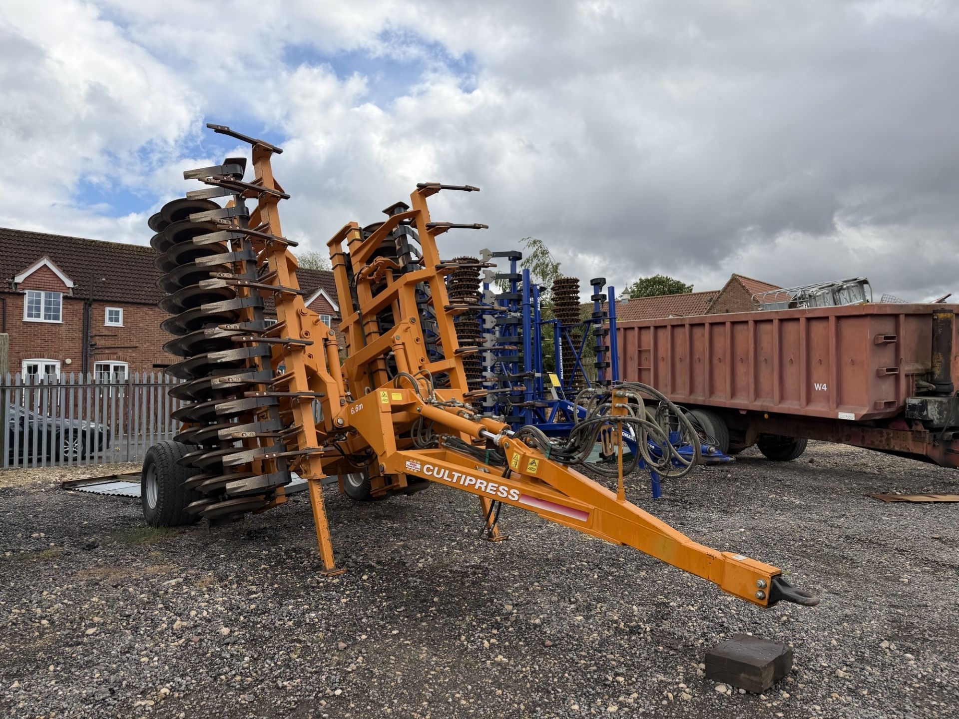 Simba 6.6m Cultipress, hydraulic folding, rigid leading tines, hyd levelling boards & double DD ring - Image 3 of 9