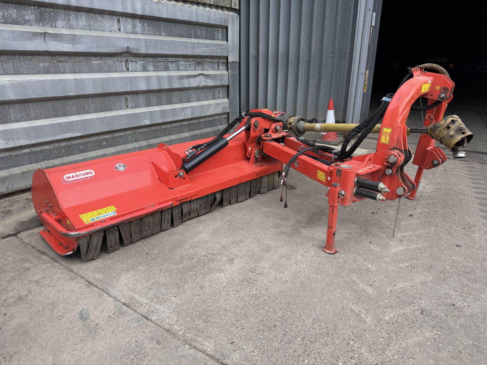 (22) Maschio Giraffa XXL 230 right hand offset flail mower, pto driven, serial no NM91D0262