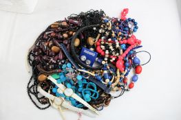 Modeschmuck Uhren Konvolut ca. 1,2 kg