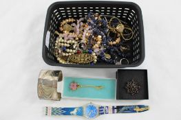 Modeschmuck Edelsteinketten Uhr etc. Konvolut