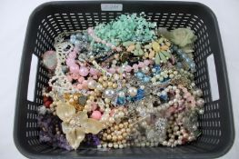 Modeschmuck Konvolut ca. 2,5 kg