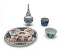 A GROUP OF FOUR JAPANESE AND CHINESE CERAMICS TO INCLUDE A VASE, CUPS AND DISH