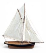AN EARLY 20TH CENTURY MODEL YACHT