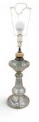 A VICTORIAN STYLE CLEAR GLASS LAMP, MODELLED AS AN OIL LAMP