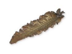 A 19TH CENTURY BRONZE FEATHER DISH WITH BIRD MOUNT